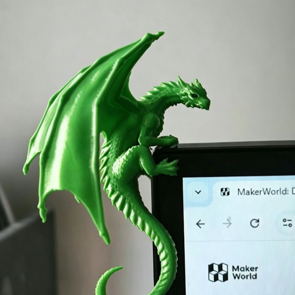 Cool Dragon Lying Figure Monit - Esports Gaming Setup review and price